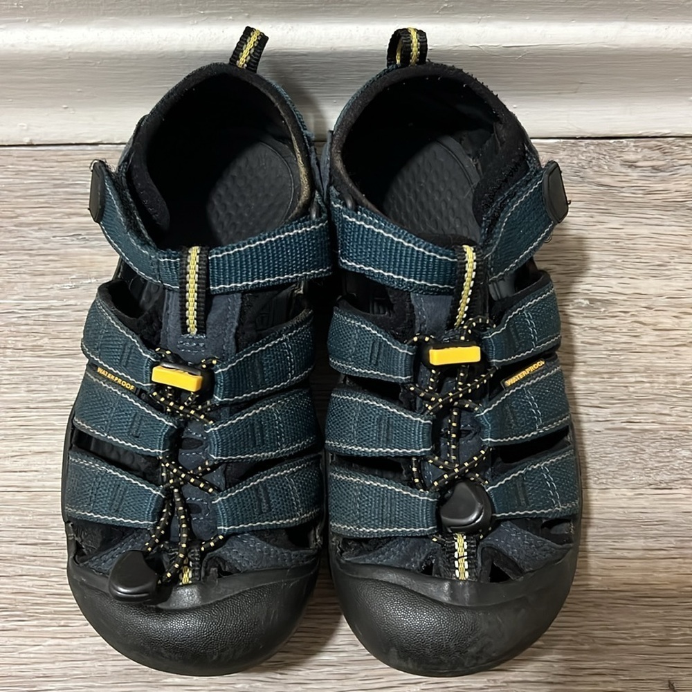 HOST PICK Keen Youth Sandals​​​​ - Picture 6 of 9